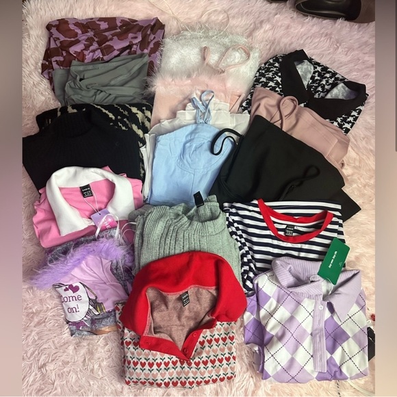 💕 Red and White Patterned Sleeveless Dress - Picture 3 of 3